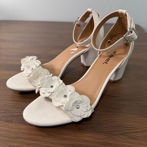 Whitemt. White Floral Heeled Sandals with Ankle Strap Sz 8.5